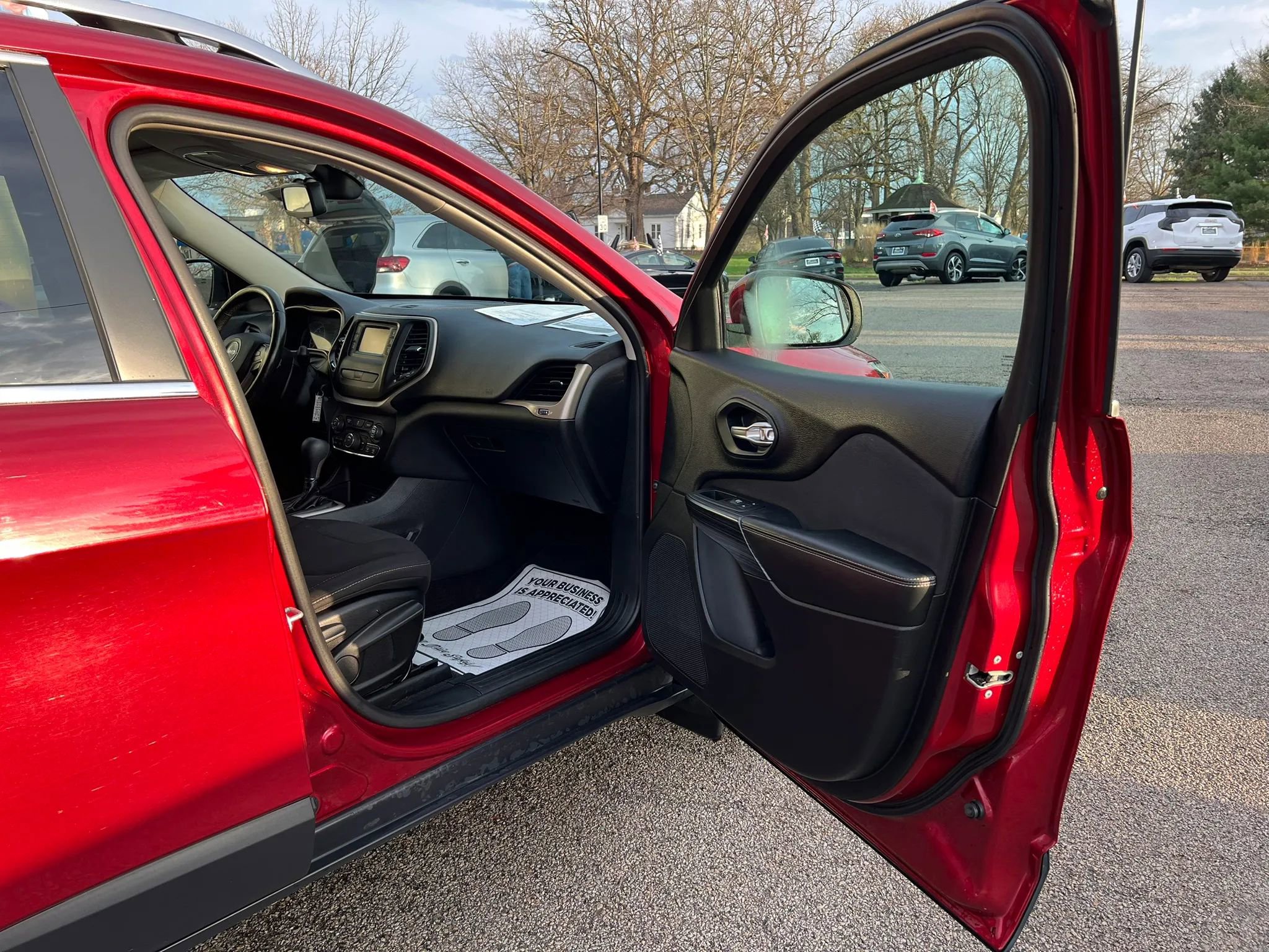 Used 2017 Jeep Cherokee Latitude image 18
