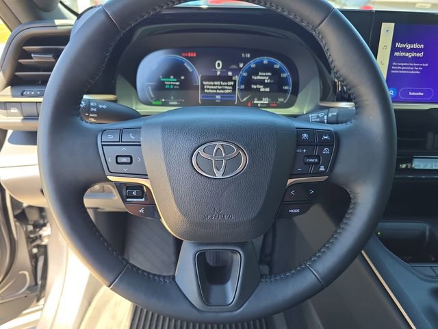 Used 2023 Toyota Crown Limited image 23