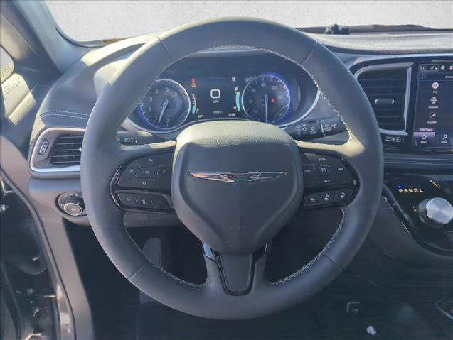 Used 2023 Chrysler Pacifica Touring-L w/ S Appearance Package image 13