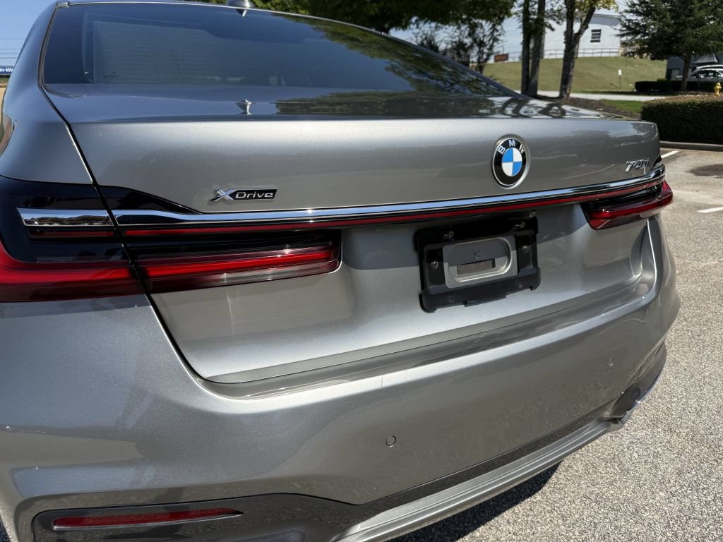 Used 2020 BMW 740i xDrive w/ M Sport Package AWD/4WD image 9