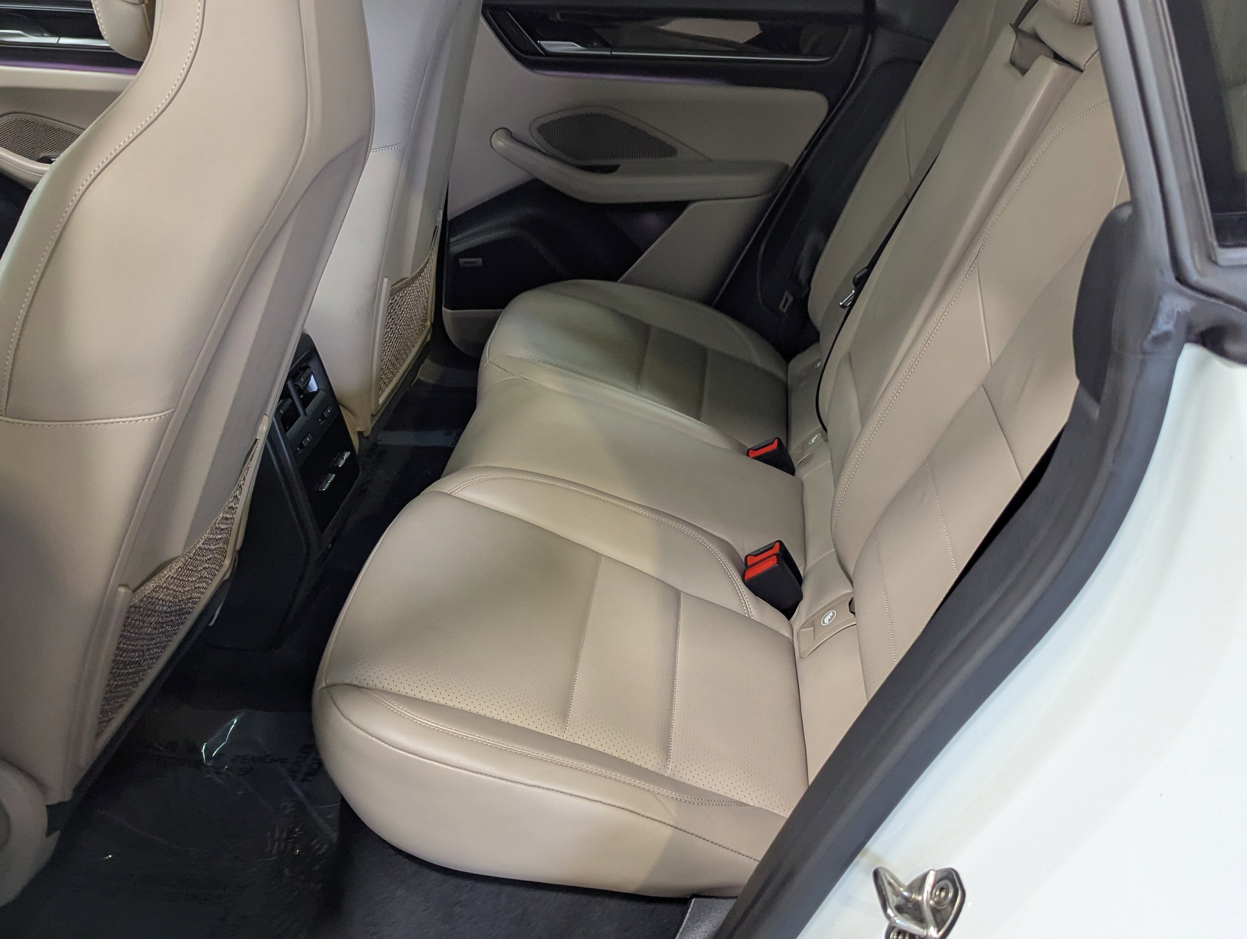 Certified 2025 Porsche Macan 4 Electric image 23