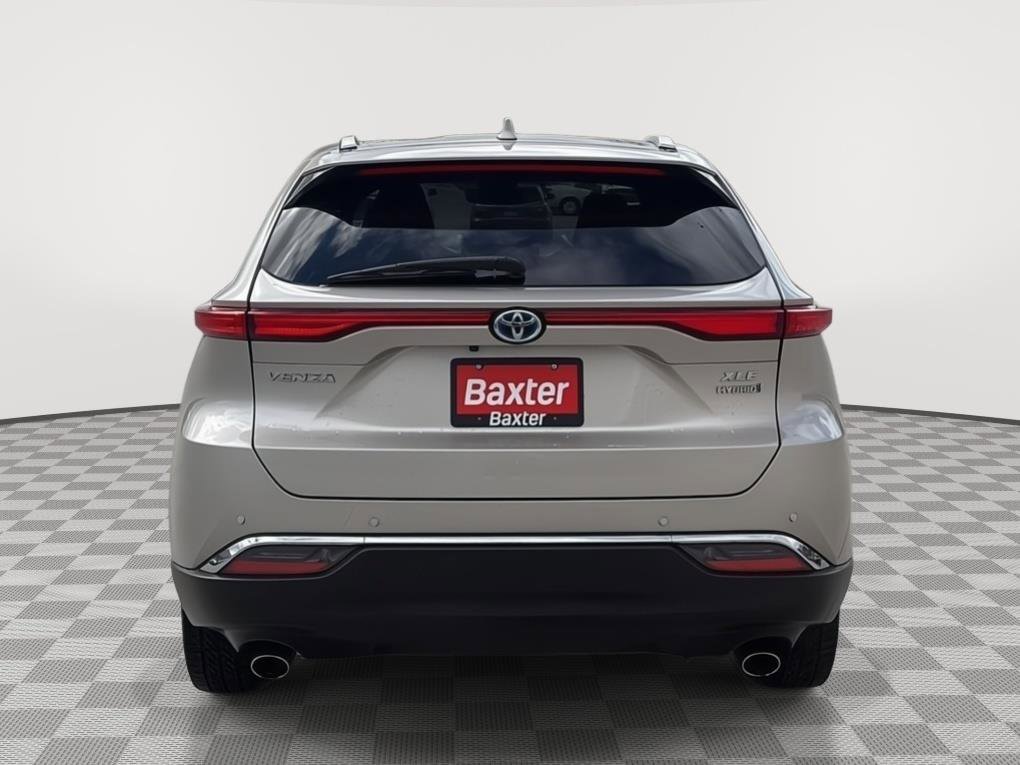 Used 2022 Toyota Venza XLE image 9