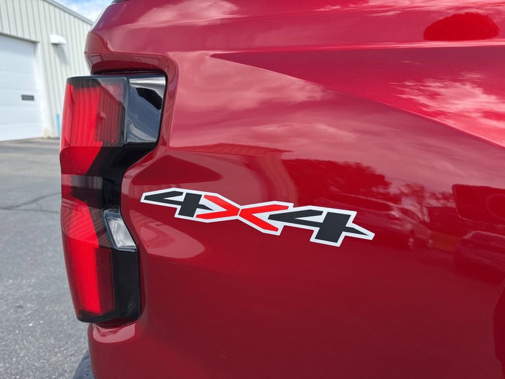 Used 2024 Chevrolet Colorado LT w/ LT Convenience Package III AWD/4WD image 10