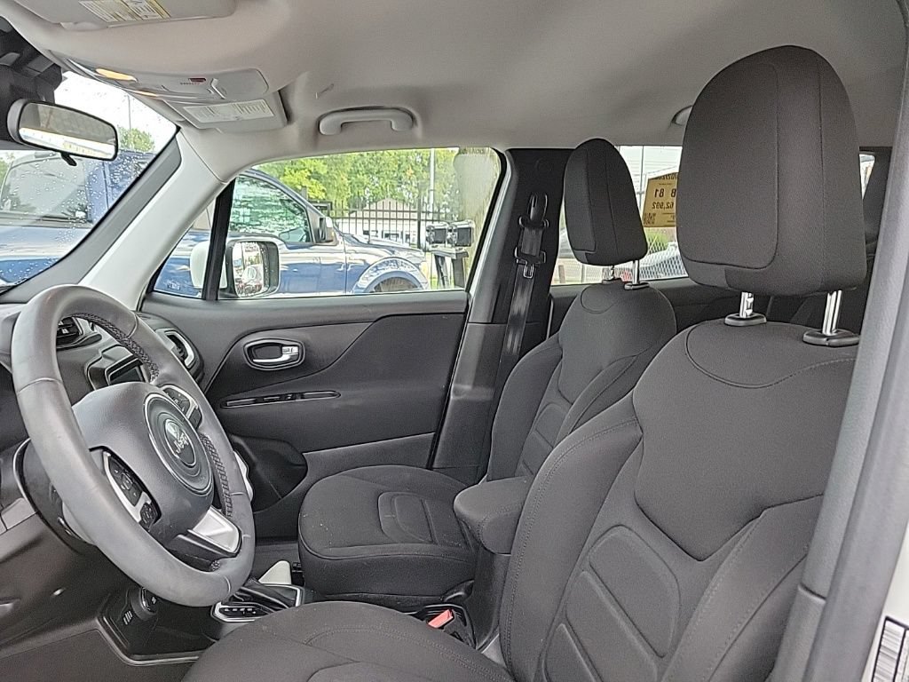 Used 2021 Jeep Renegade Latitude AWD/4WD image 6