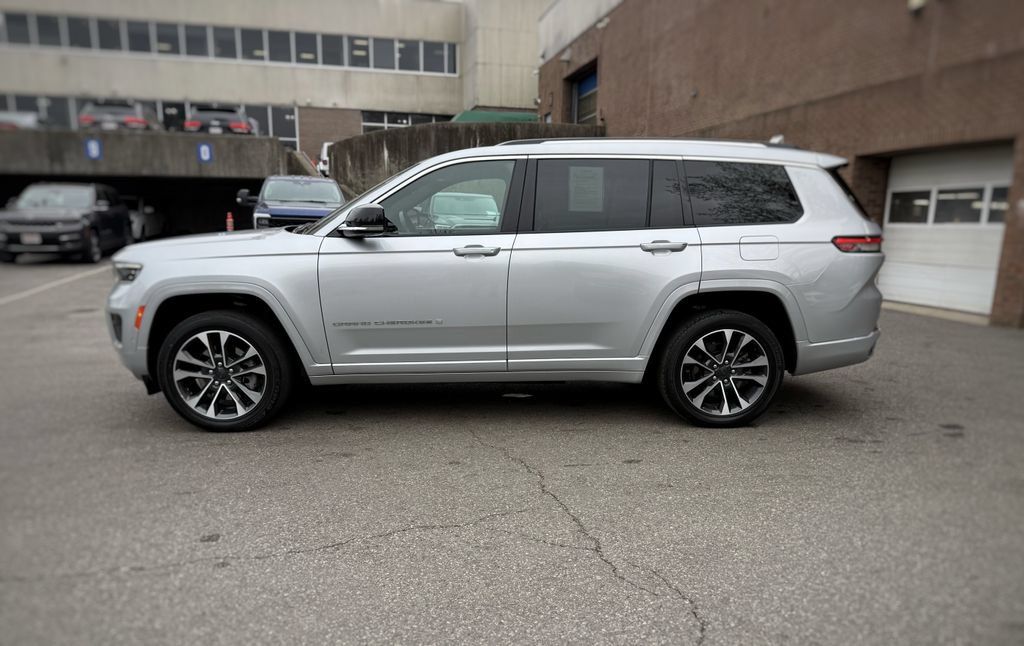 Used 2023 Jeep Grand Cherokee L Overland w/ Advanced Protech Group III AWD/4WD image 14