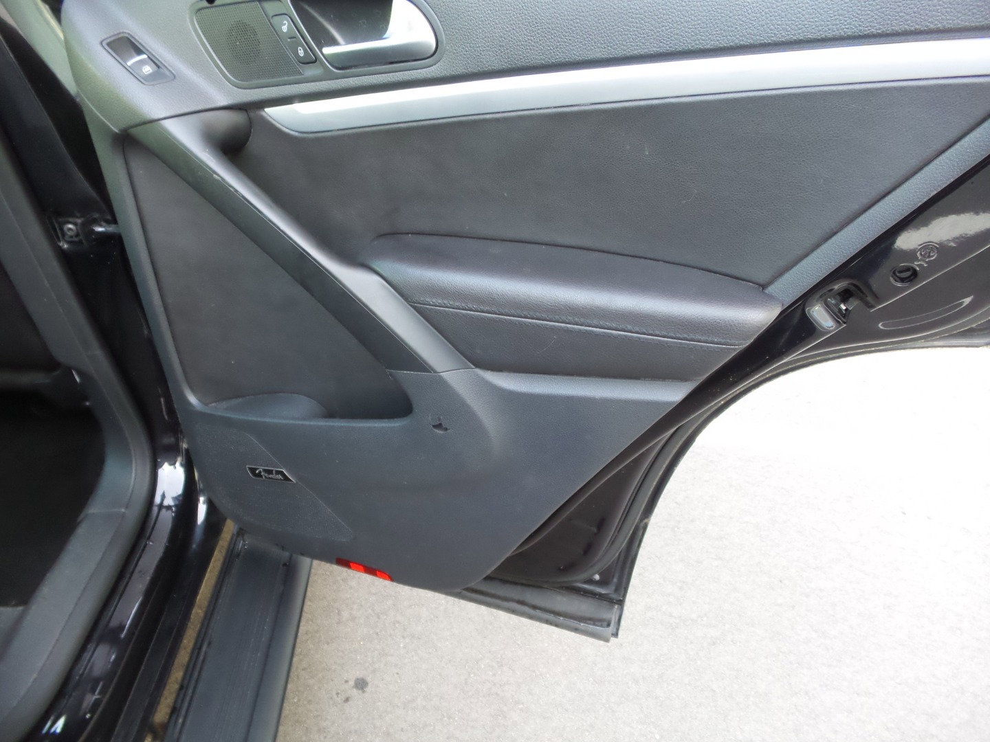 Used 2015 Volkswagen Tiguan R-Line image 25