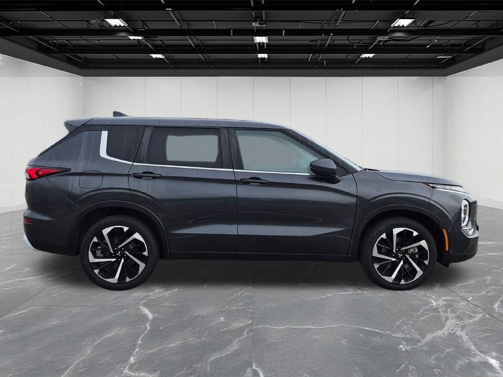 Used 2024 Mitsubishi Outlander SE FWD image 6