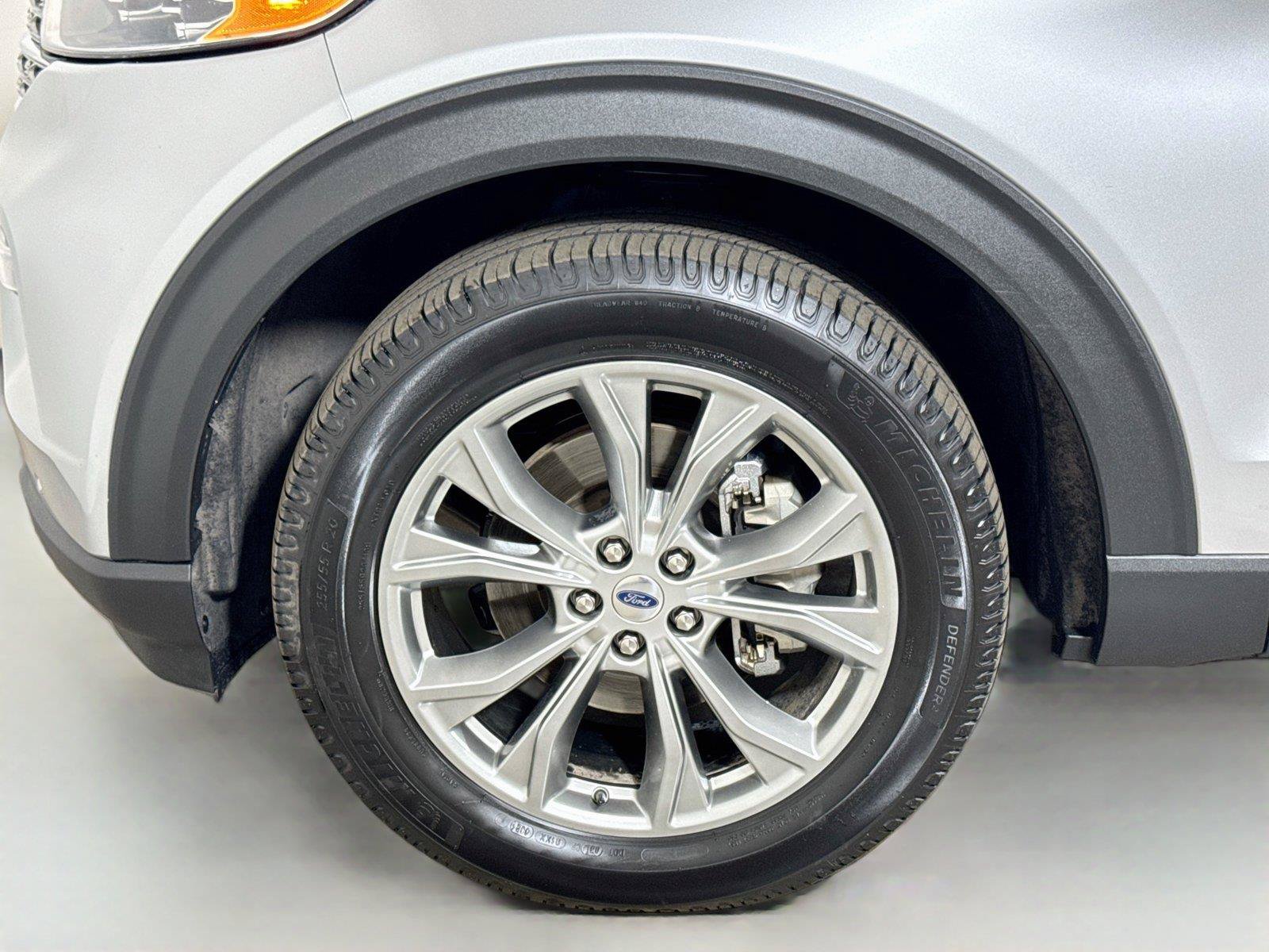 Used 2022 Ford Explorer Limited w/ Equipment Group 301A AWD/4WD image 31