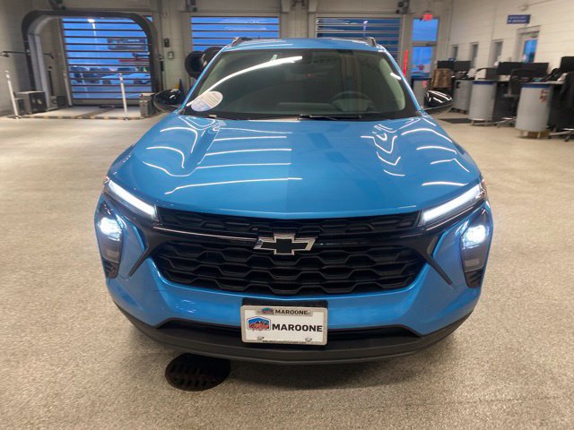 New 2026 Chevrolet Trax LT w/ Midnight Edition FWD image 2
