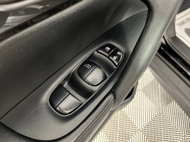 Used 2020 Nissan Rogue S FWD image 31