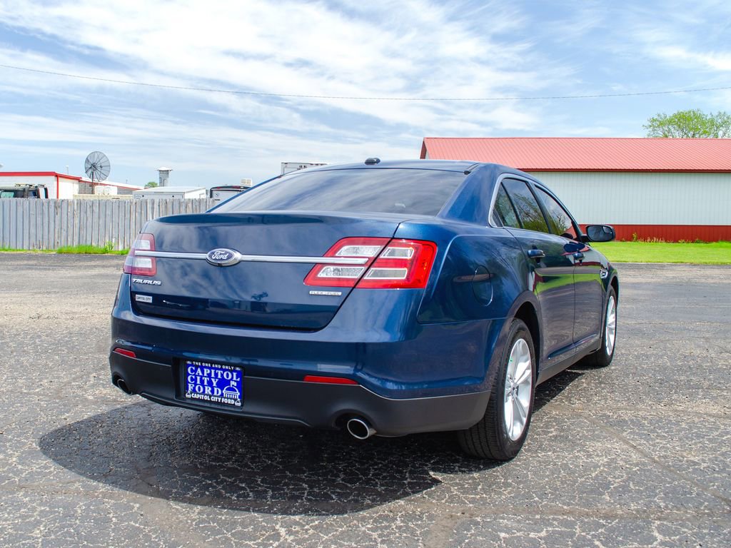 Used 2017 Ford Taurus SE FWD image 4