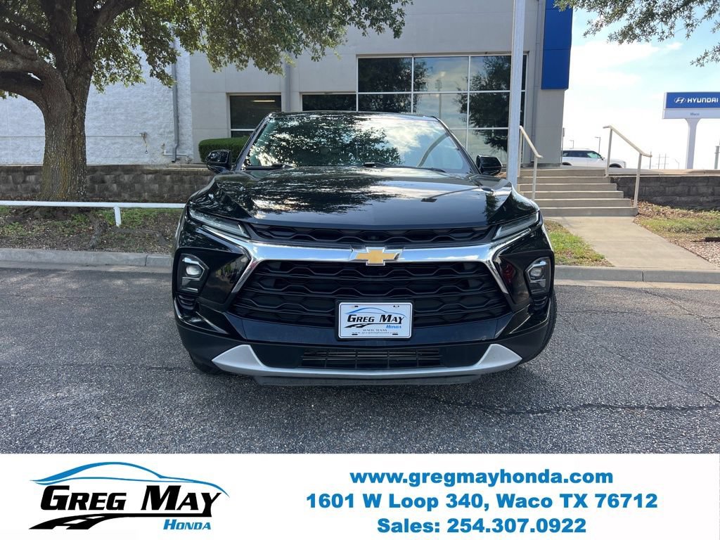 Used 2023 Chevrolet Blazer LT FWD image 2
