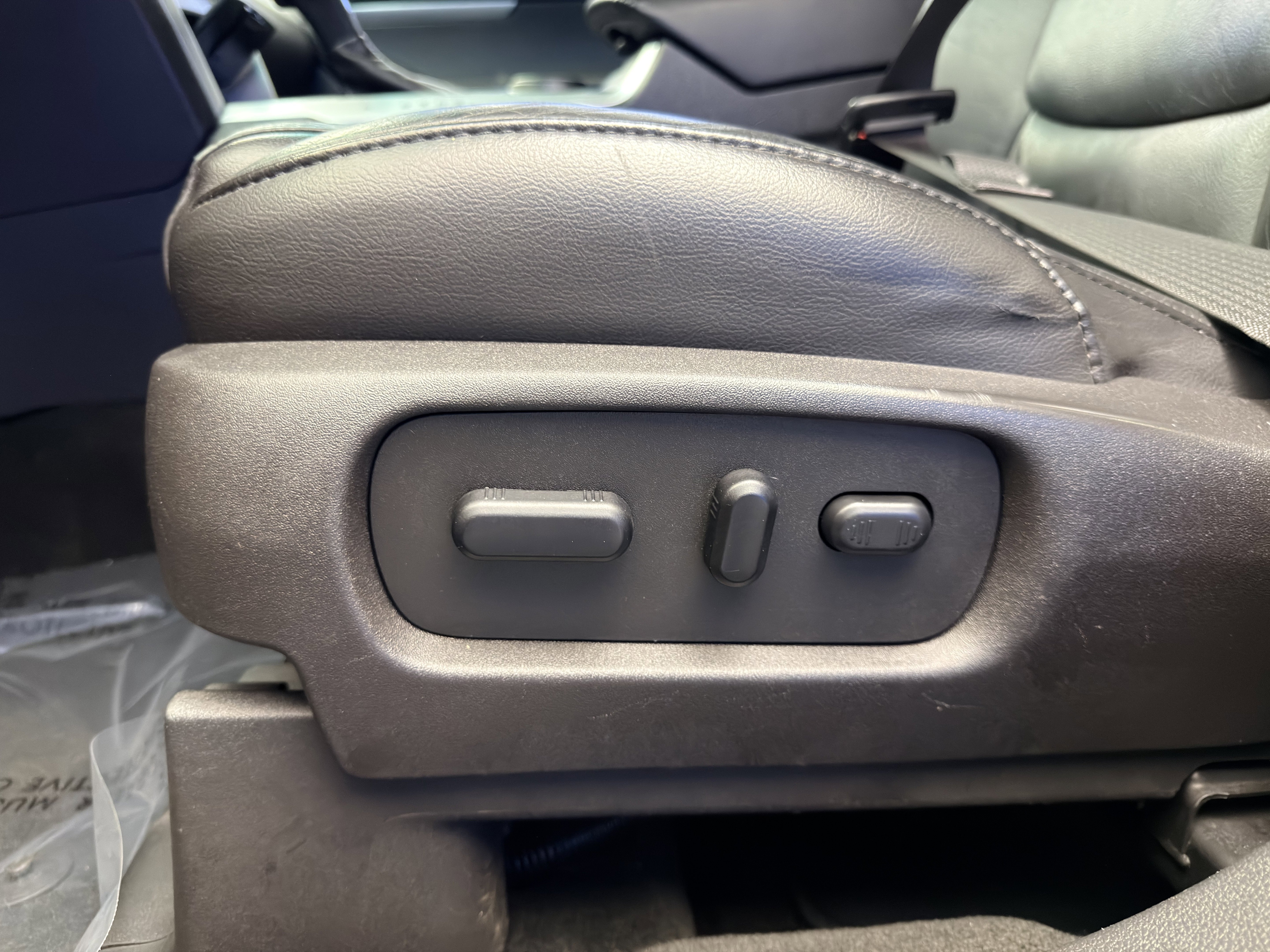 Used 2014 Ford Explorer XLT w/ Equipment Group 202A image 12