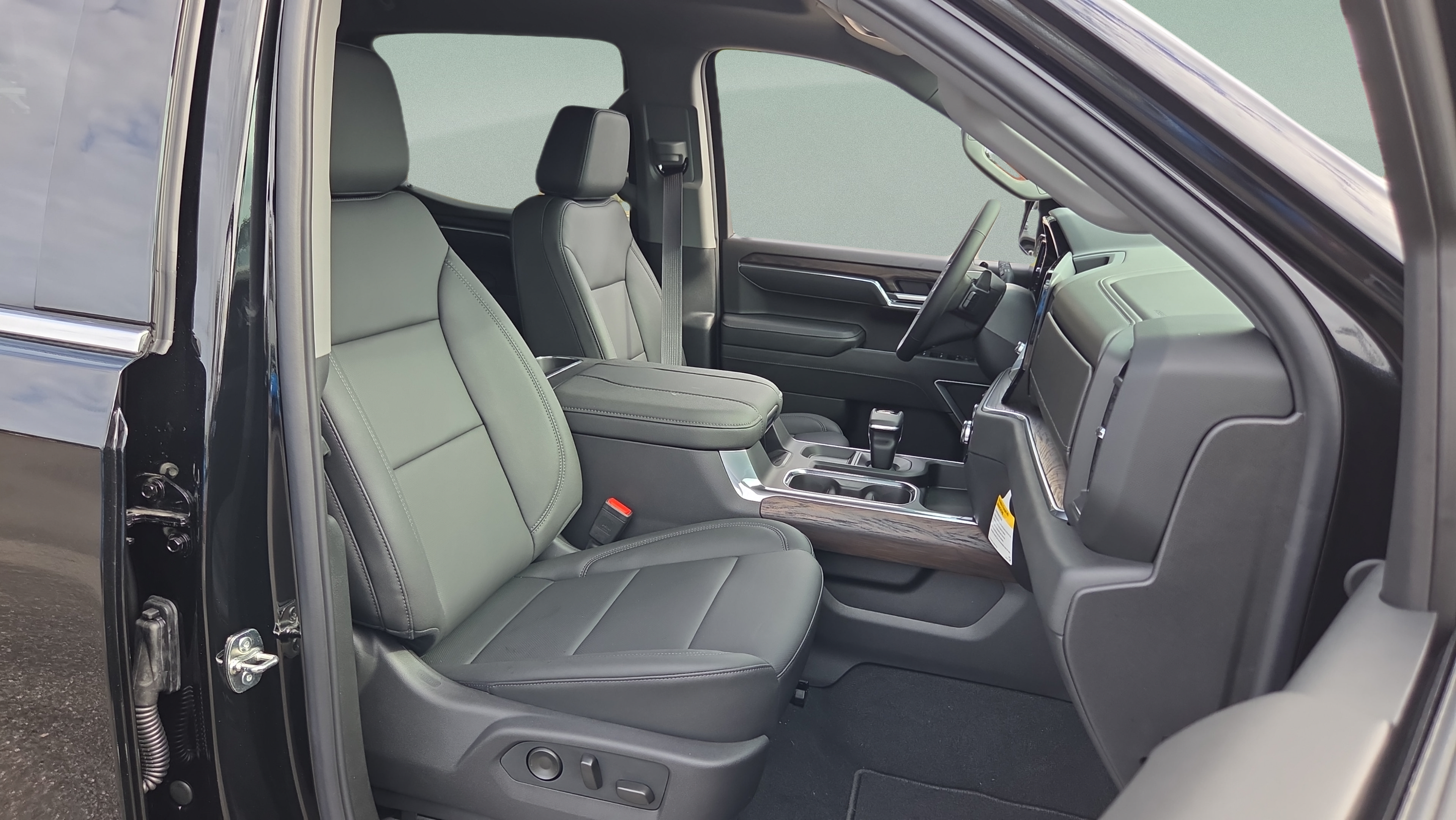 New 2026 GMC Sierra 1500 SLT w/ SLT Premium Plus Package AWD/4WD image 15