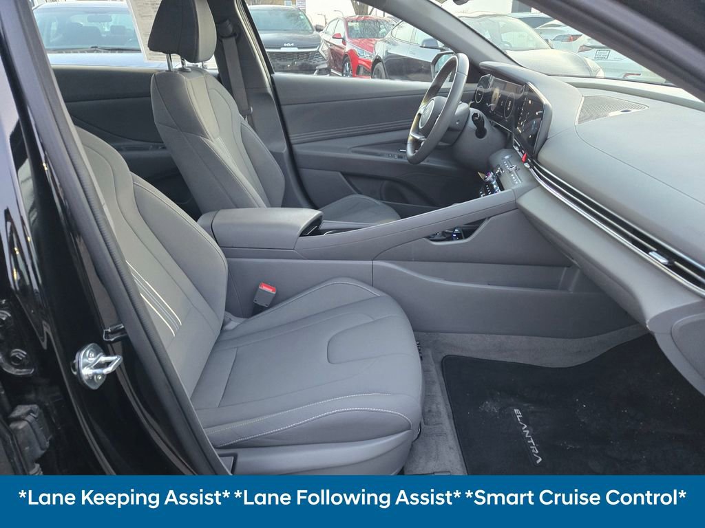 Used 2024 Hyundai Elantra SEL w/ Convenience Package image 9