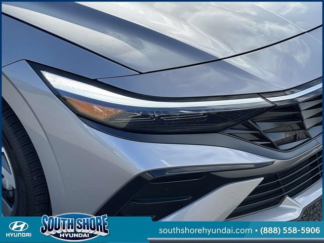 Certified 2025 Hyundai Elantra Limited w/ Cargo Package FWD image 11