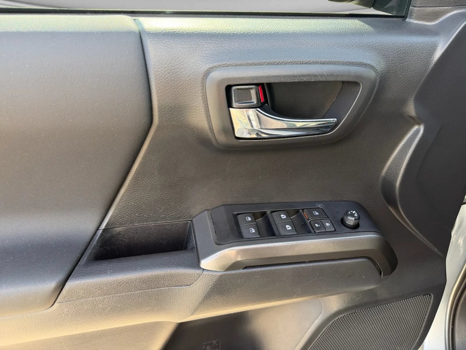 Used 2023 Toyota Tacoma TRD Off-Road w/ Technology Package AWD/4WD image 14