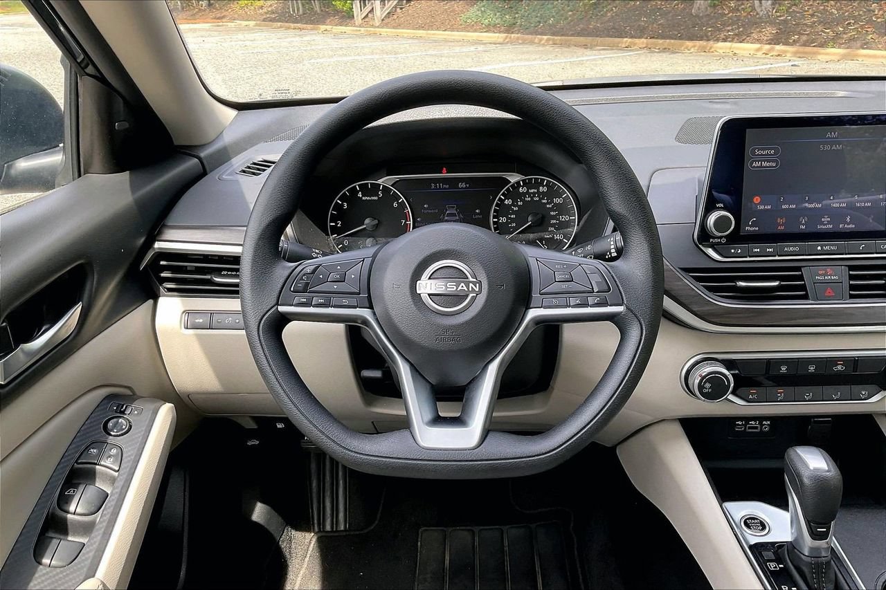 Used 2025 Nissan Altima 2.5 SV FWD image 10