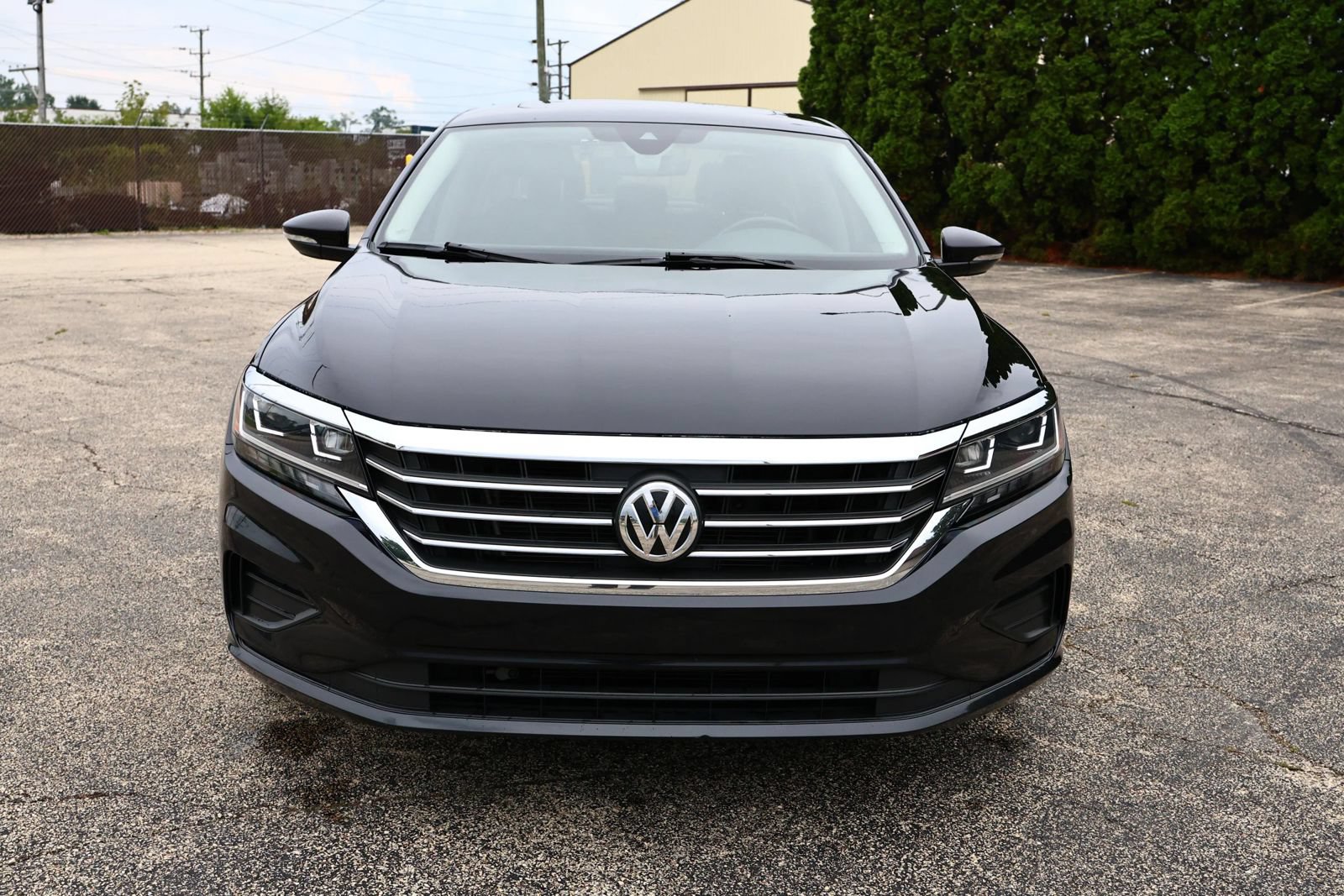 Used 2021 Volkswagen Passat 2.0T SE FWD image 2