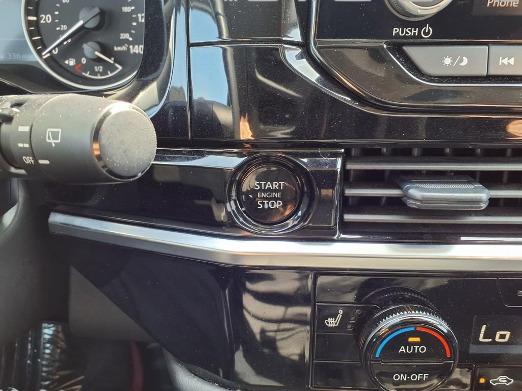 Certified 2025 Nissan Pathfinder SV image 8