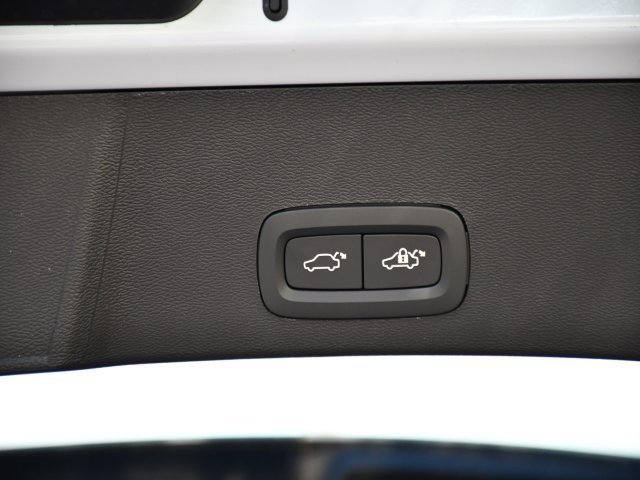 New 2026 Volvo XC40 B5 Plus w/ Protection Package Premier image 28