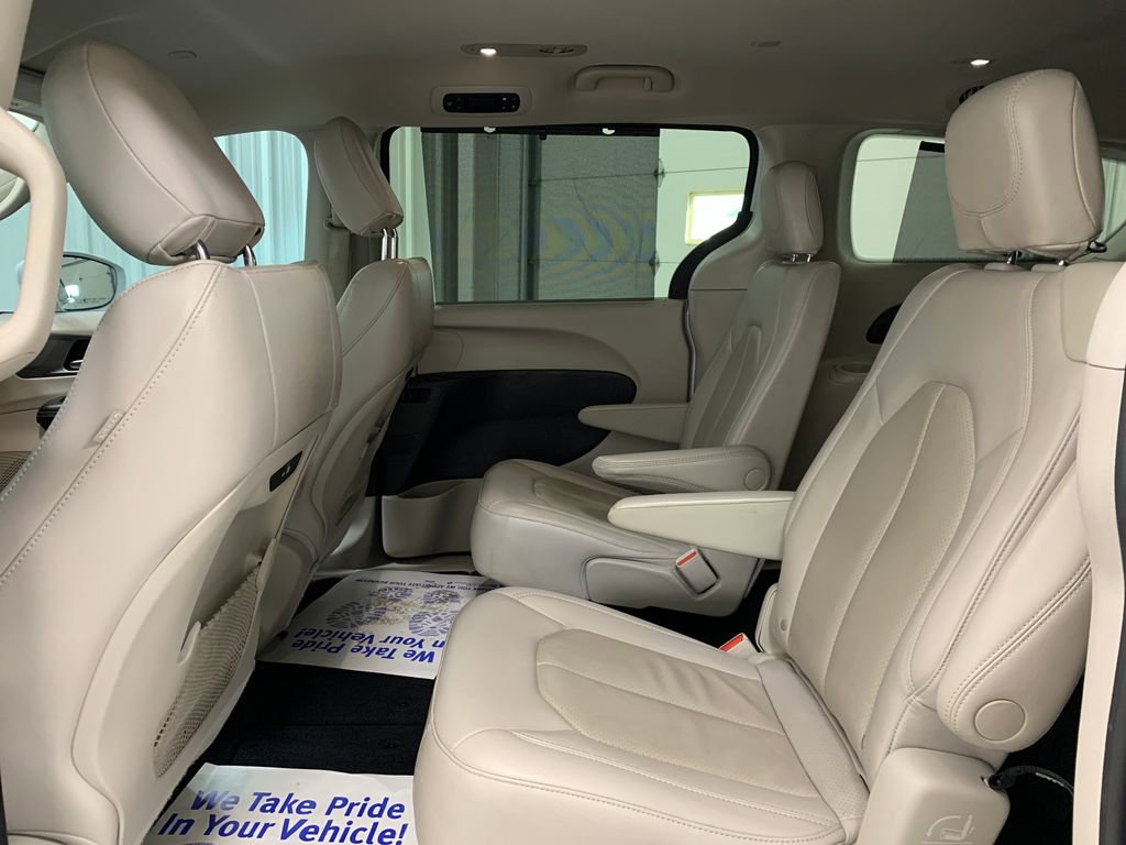 Used 2021 Chrysler Pacifica Touring-L image 18