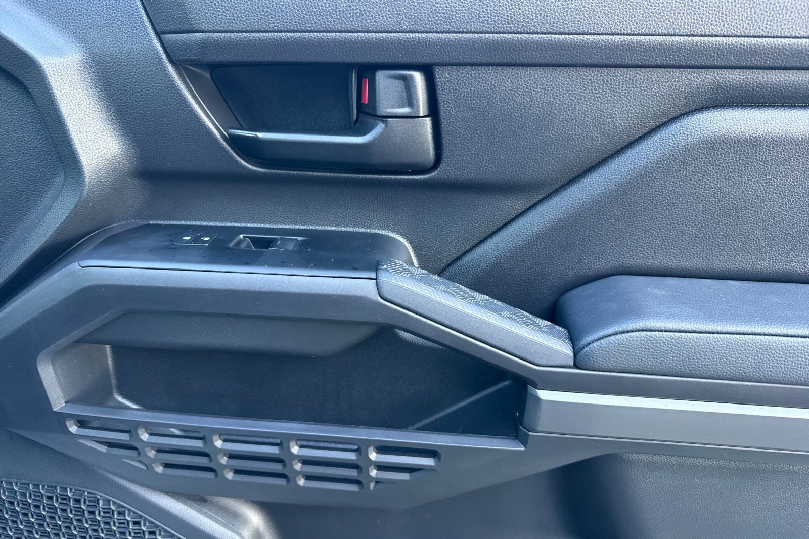 Certified 2025 Toyota Tacoma SR5 image 21