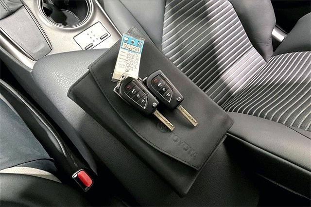 Used 2024 Toyota Camry SE image 36