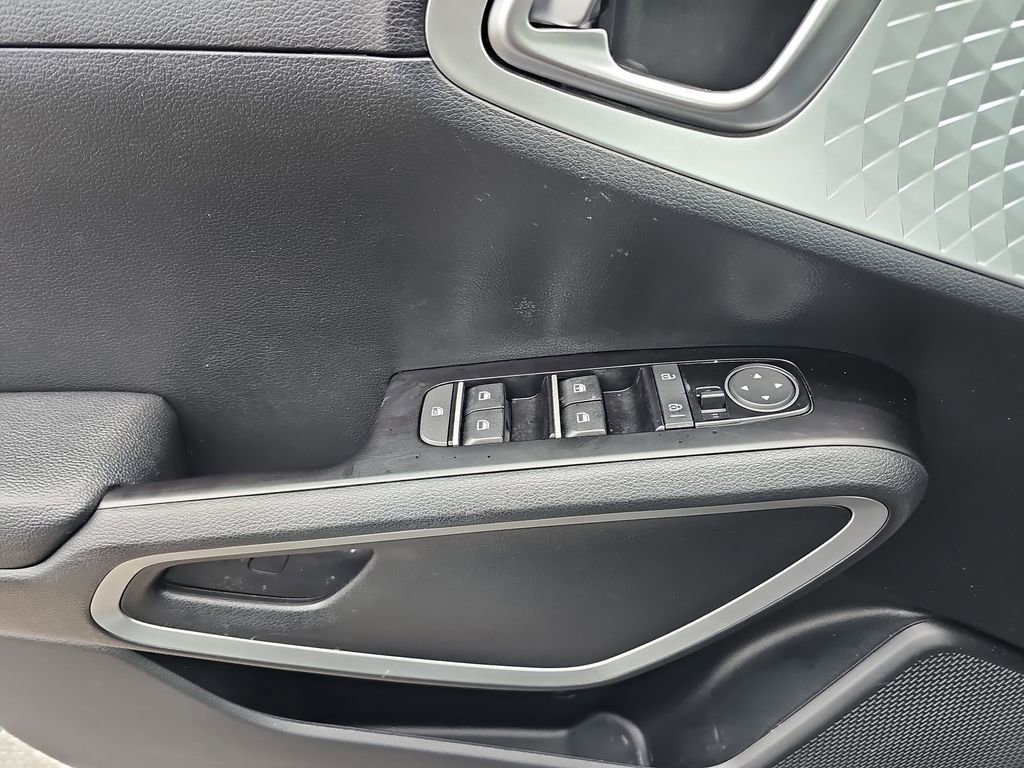 Used 2022 Kia Soul LX image 30