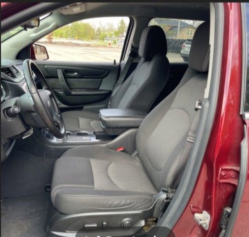 Used 2017 Chevrolet Traverse LT w/ Style and Technology Package image 9