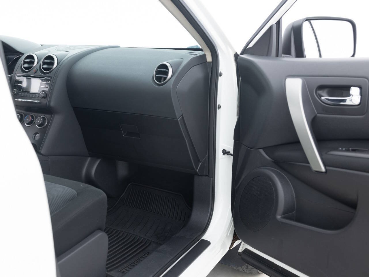 Used 2013 Nissan Rogue S w/ Special Edition Pkg AWD/4WD image 28