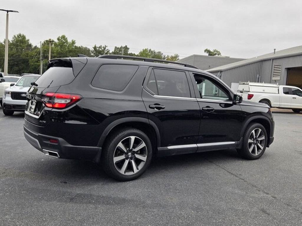 Used 2025 Honda Pilot Elite image 18