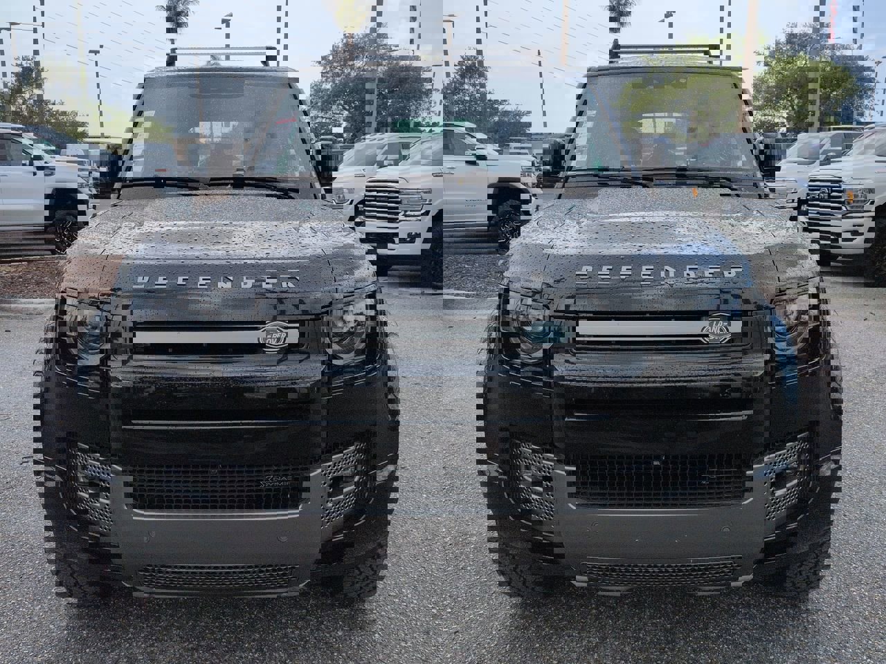 Used 2023 Land Rover Defender 110 X-Dynamic SE image 3