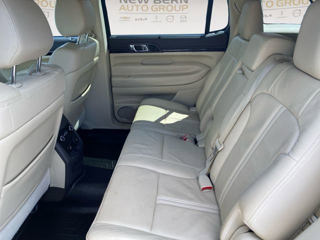 Used 2019 Lincoln MKT AWD image 13