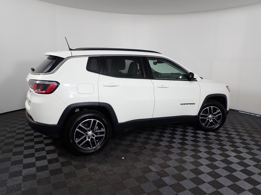 Used 2017 Jeep Compass Latitude w/ Popular Equipment Group AWD/4WD image 18