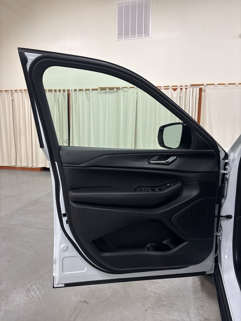 Used 2024 Jeep Grand Cherokee L Laredo image 18