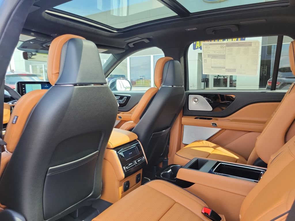 New 2026 Lincoln Aviator Black Label w/ Jet Appearance Package AWD/4WD image 16