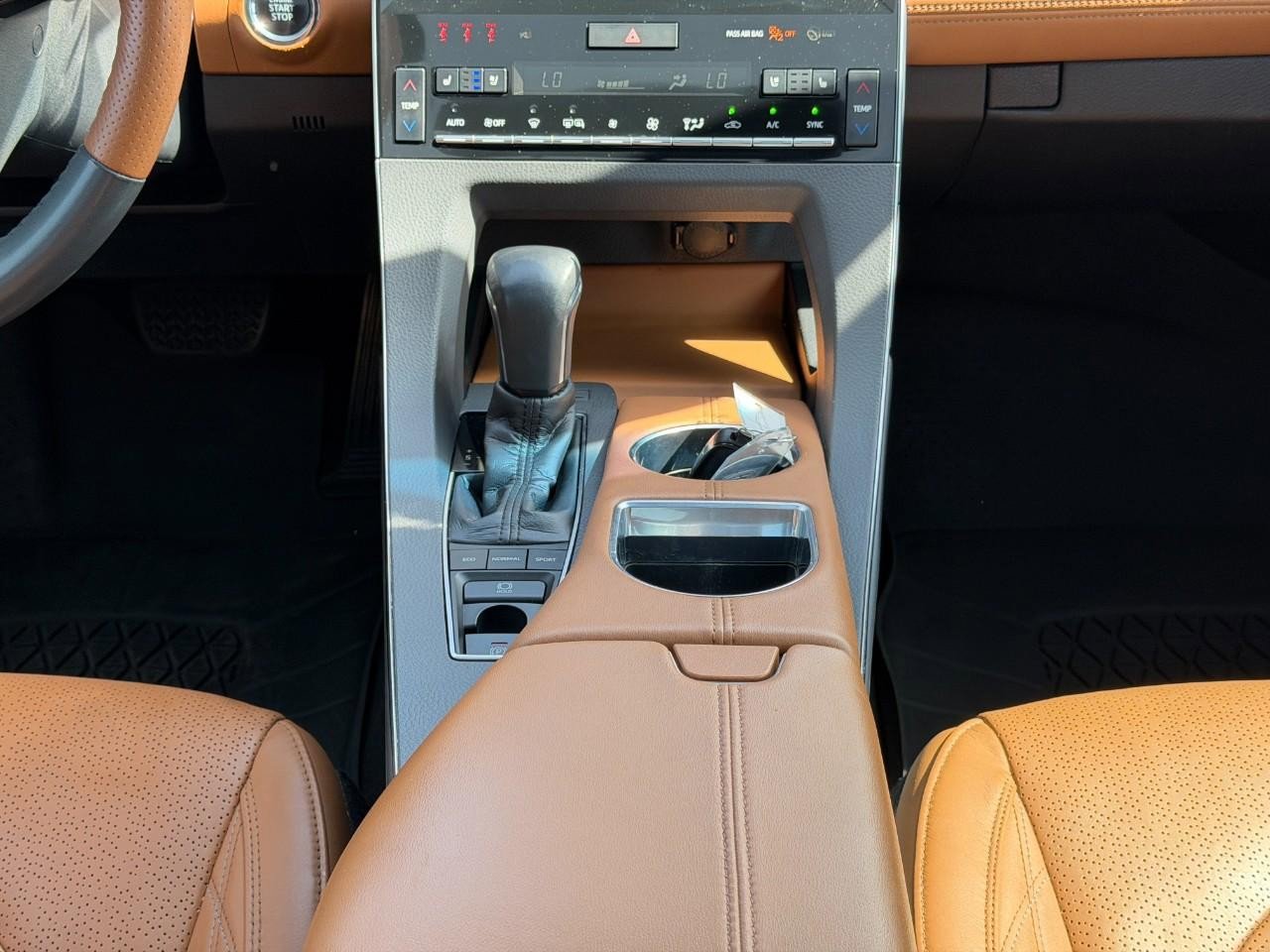 Used 2019 Toyota Avalon Limited image 15