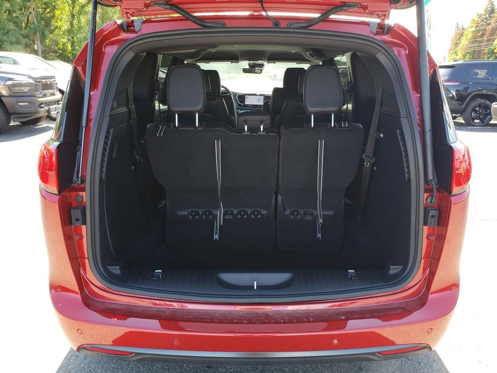 New 2026 Chrysler Voyager LX FWD image 7