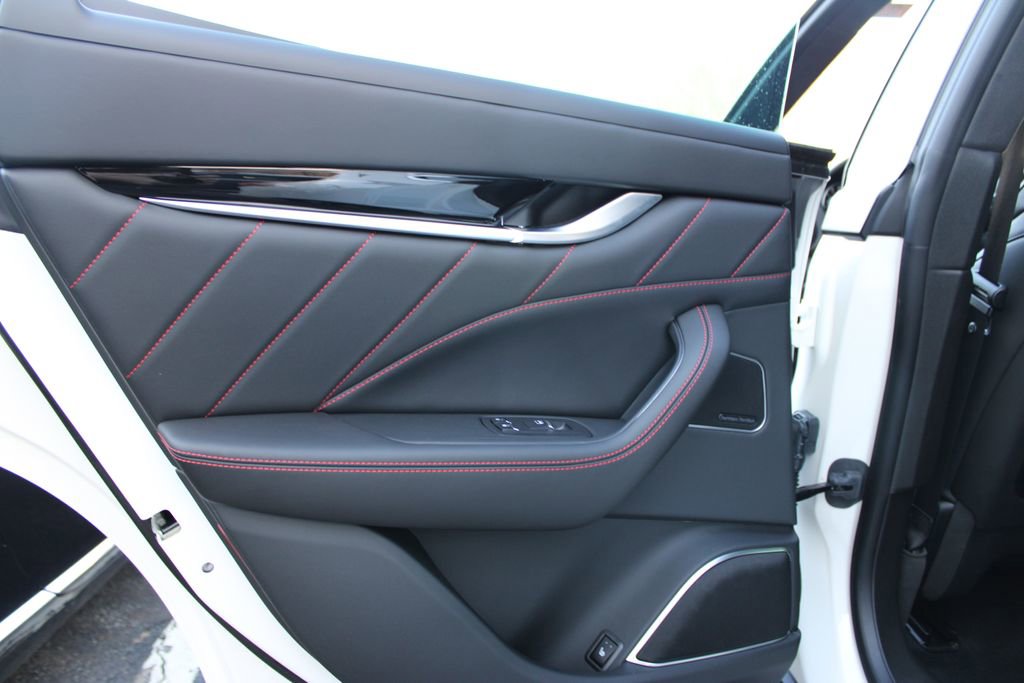 Used 2024 Maserati Levante GT Ultima image 14