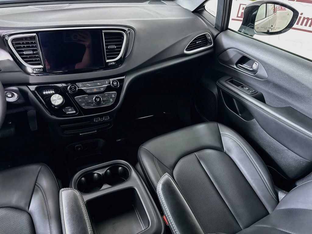 Used 2025 Chrysler Pacifica Select FWD image 27