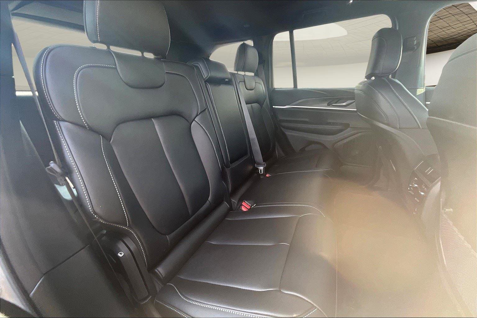 New 2025 Jeep Grand Cherokee Limited w/ Trailer Tow Package image 9