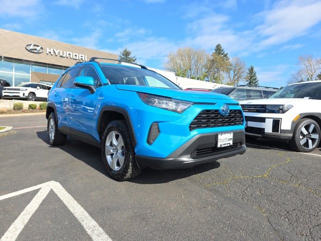 Used 2020 Toyota RAV4 LE w/ Carpet Mat Package image 2