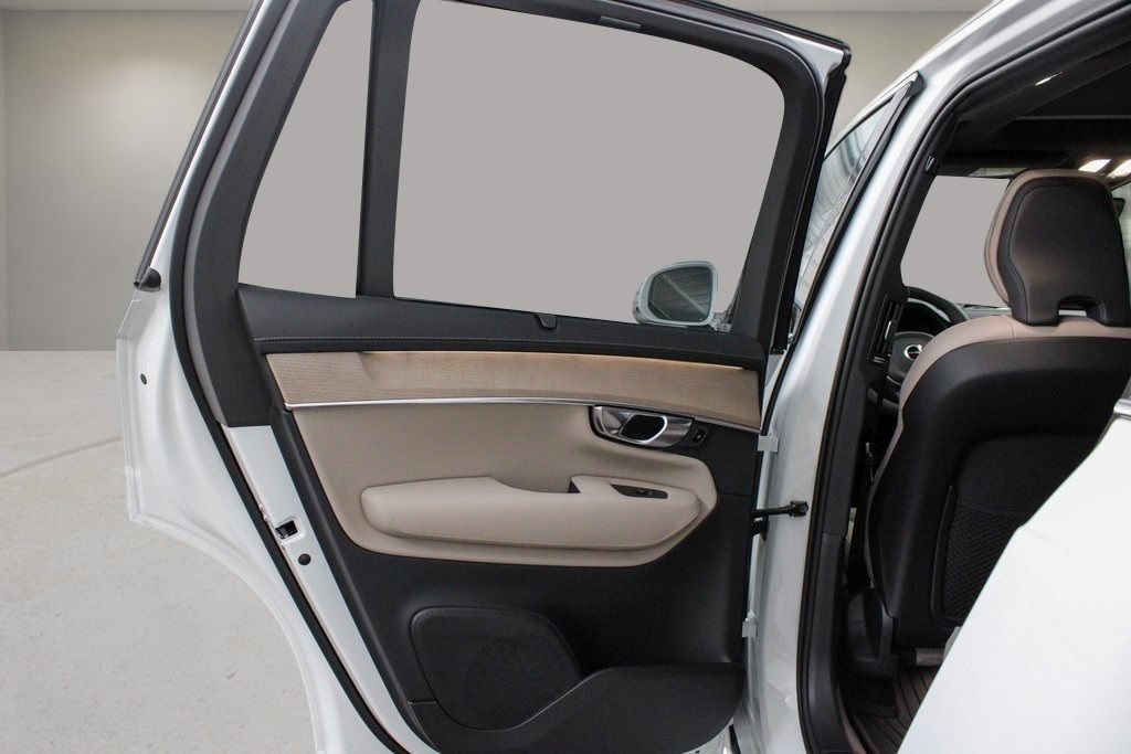 Used 2026 Volvo XC90 B6 Ultra w/ Protection Package AWD/4WD image 17