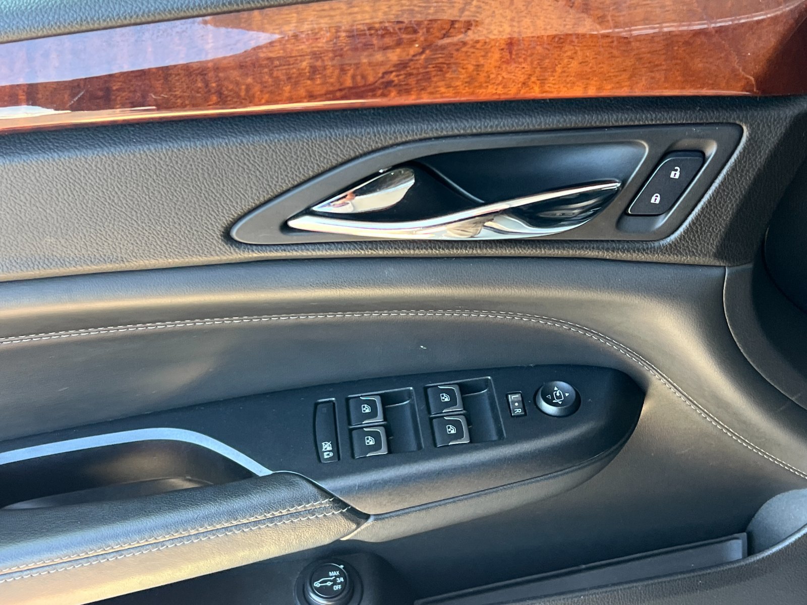 Used 2015 Cadillac SRX Luxury FWD image 11