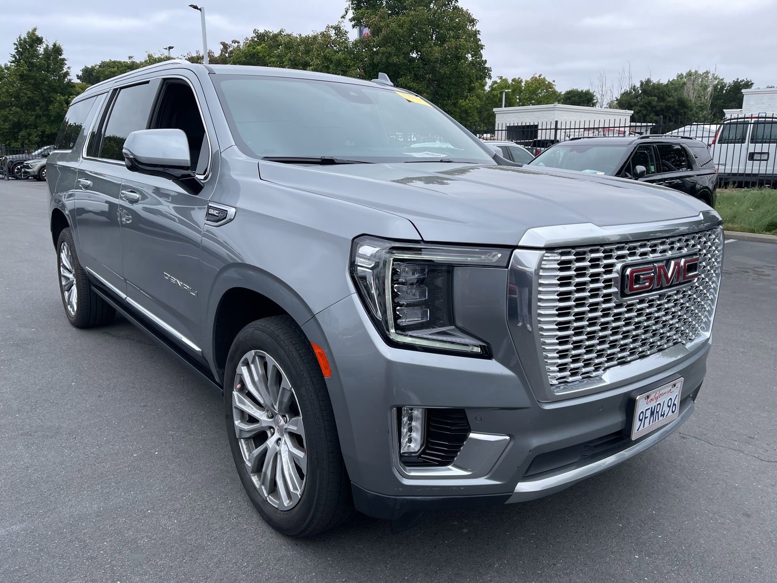 Used 2023 GMC Yukon XL Denali AWD/4WD image 1