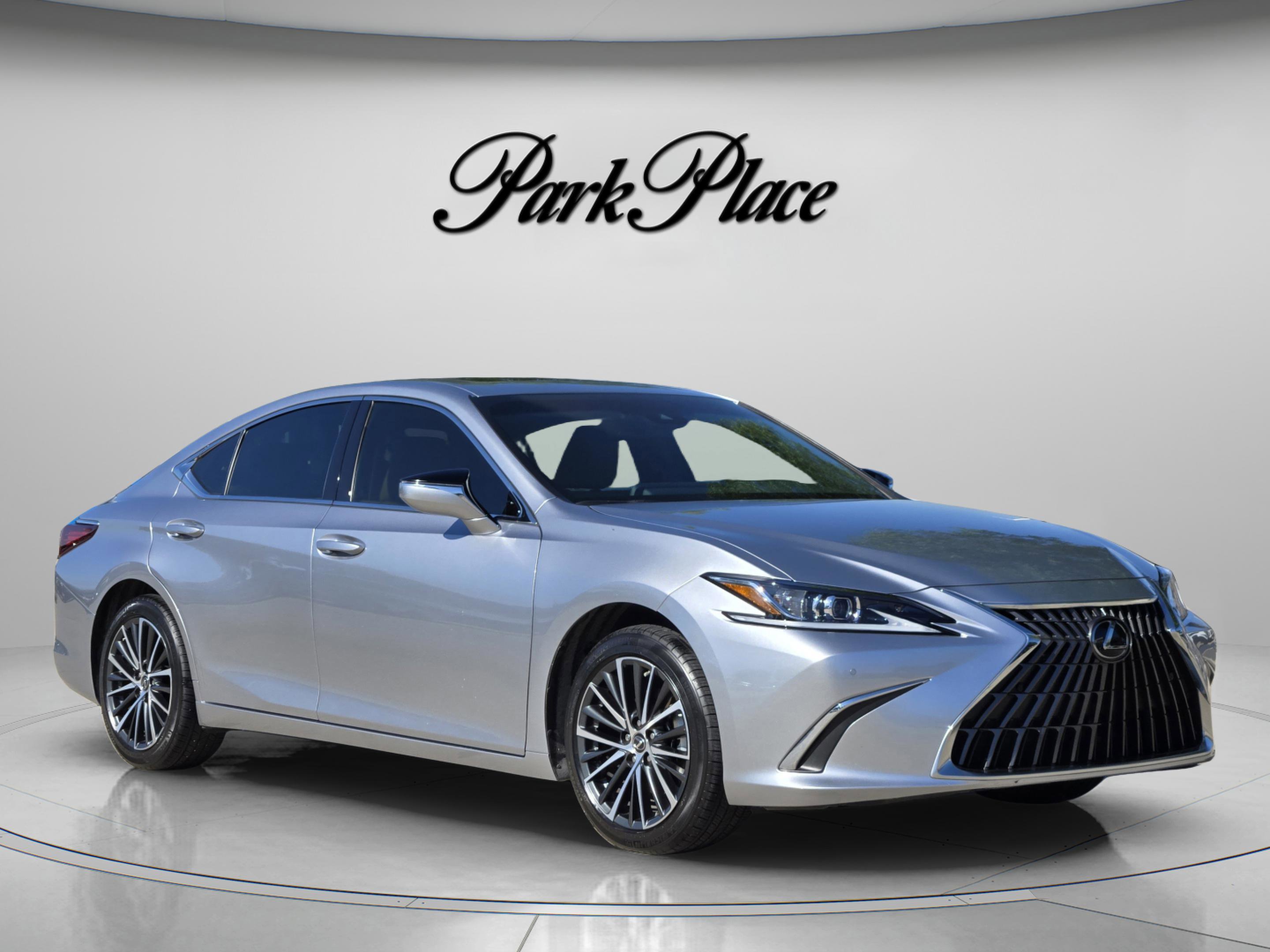 Used 2025 Lexus ES 300h w/ Premium Package FWD image 7
