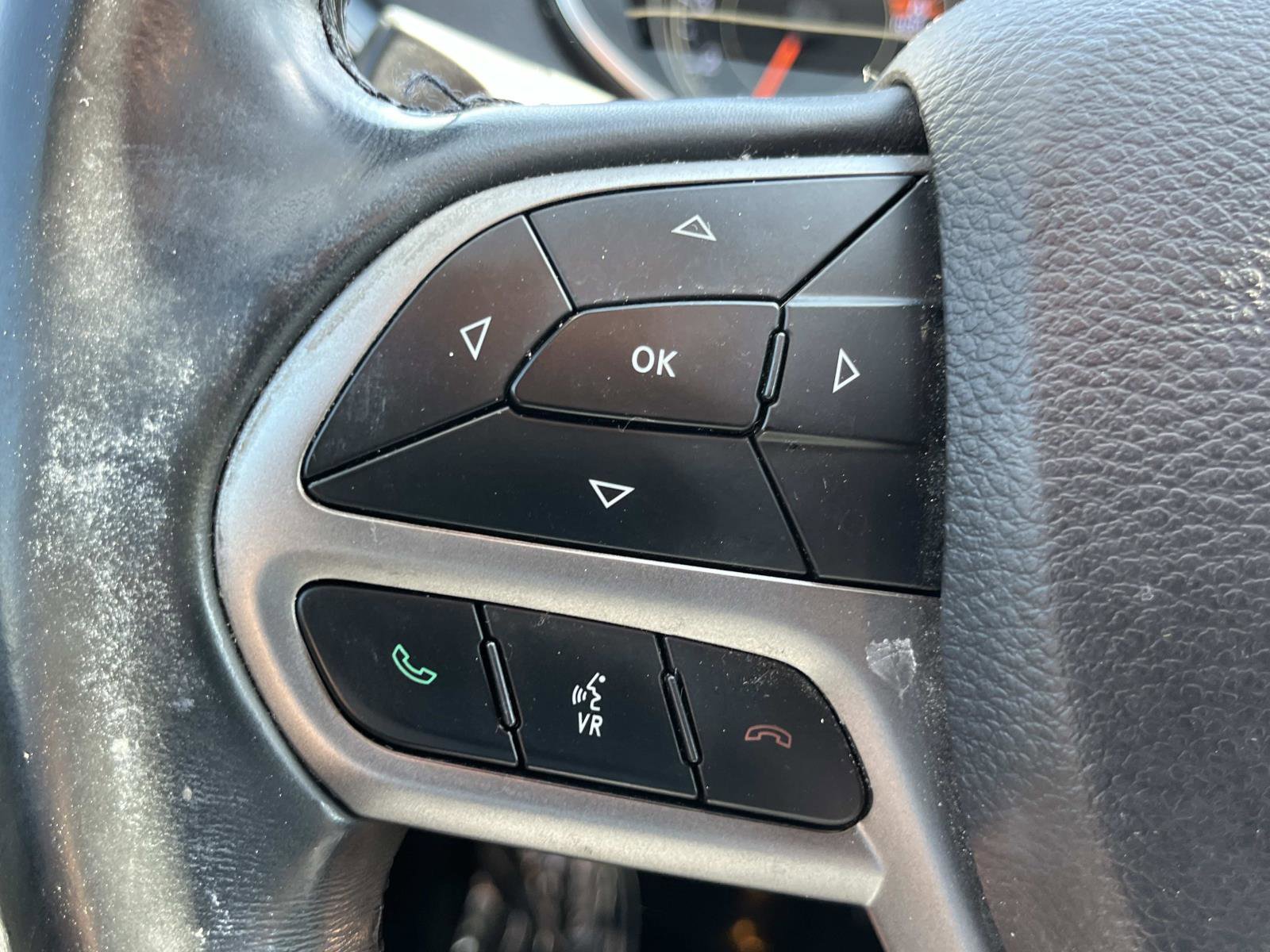 Used 2019 Jeep Cherokee Latitude Plus w/ Comfort/Convenience Group image 31