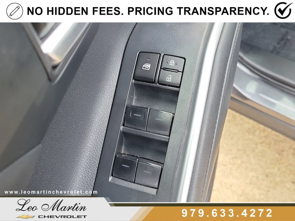 Used 2023 Toyota Highlander XLE FWD image 23