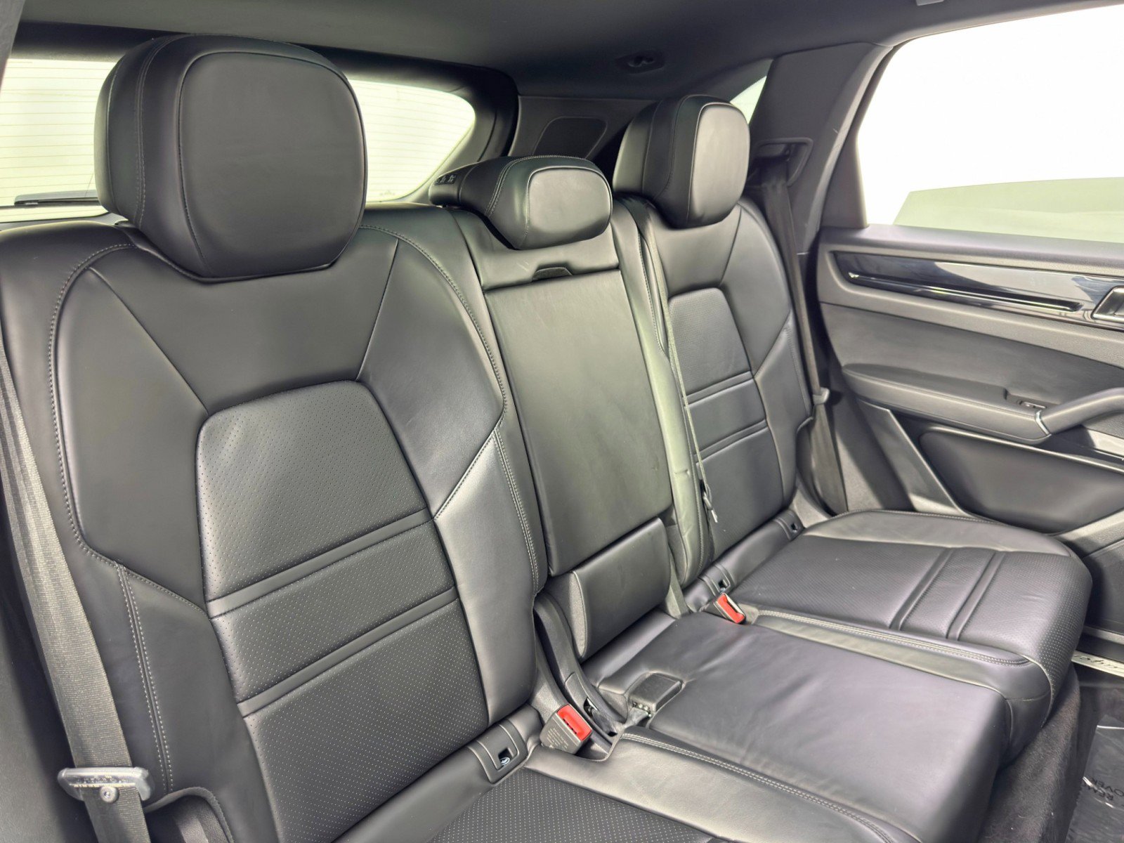 Used 2020 Porsche Cayenne E-Hybrid w/ Premium Package image 39